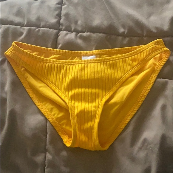 Cute fun yellow bikini set!!! - Picture 2 of 4